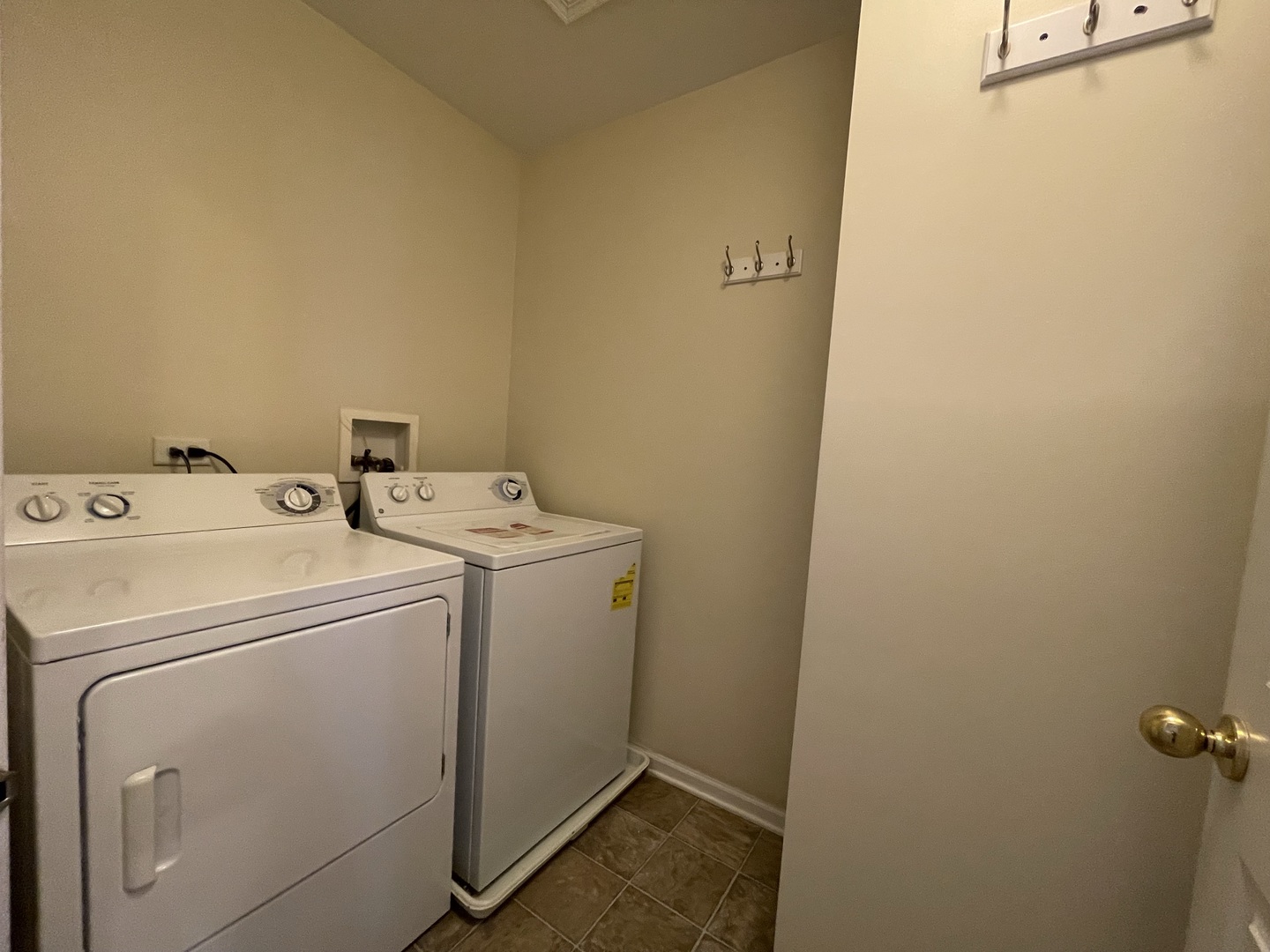 1904 Maureen Drive #27-3, Hoffman Estates, IL 60192