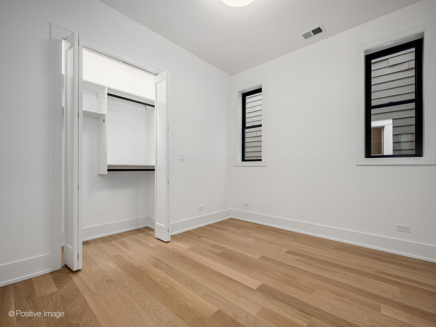 1228 W Wellington Avenue, Chicago, IL 60657