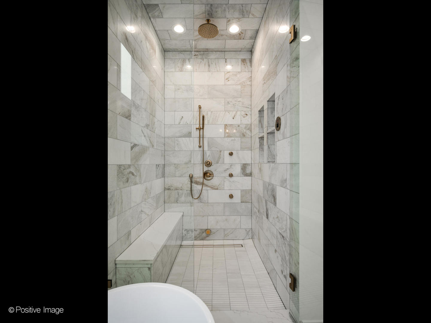 1228 W Wellington Avenue, Chicago, IL 60657