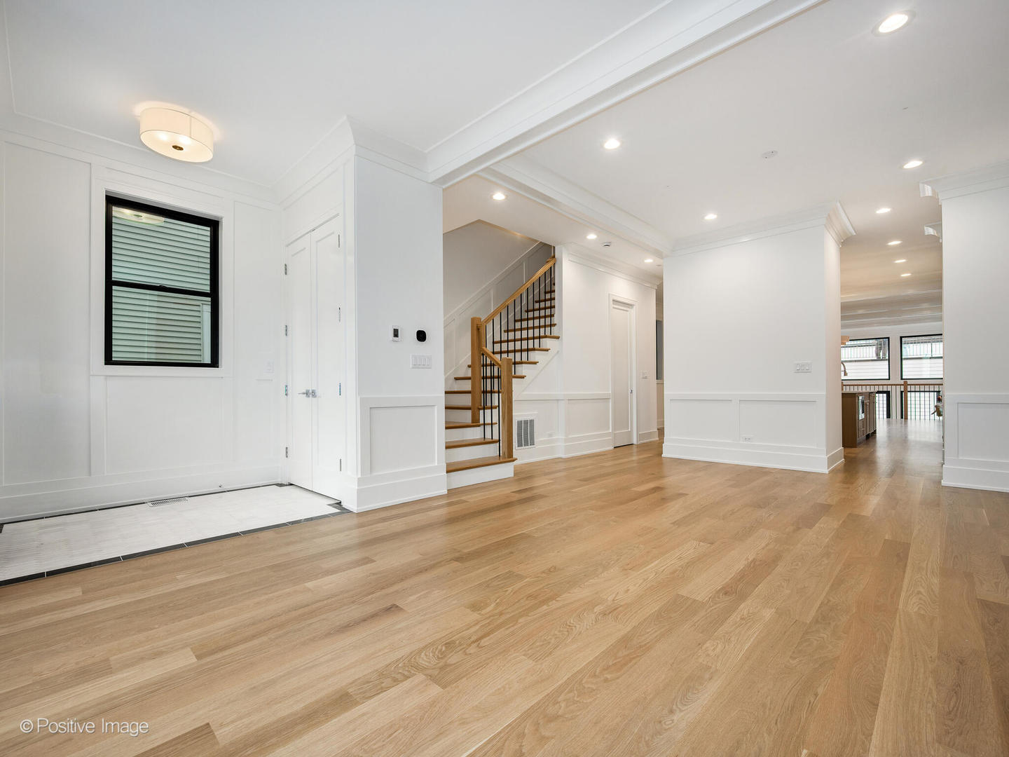 1228 W Wellington Avenue, Chicago, IL 60657