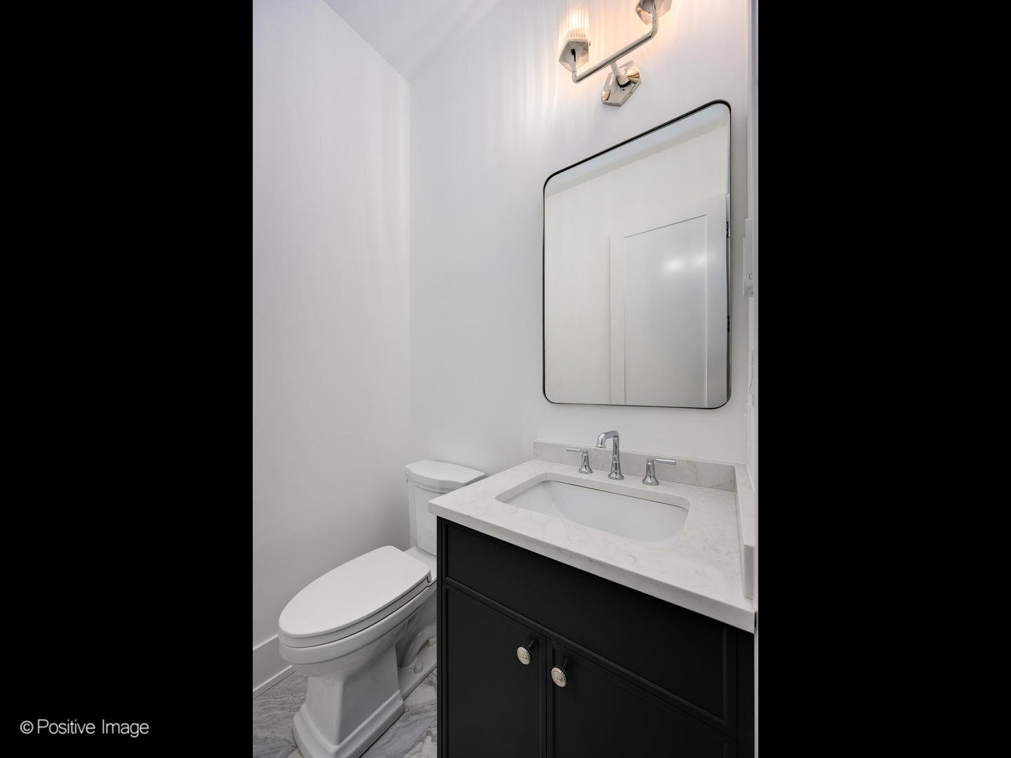 1228 W Wellington Avenue, Chicago, IL 60657