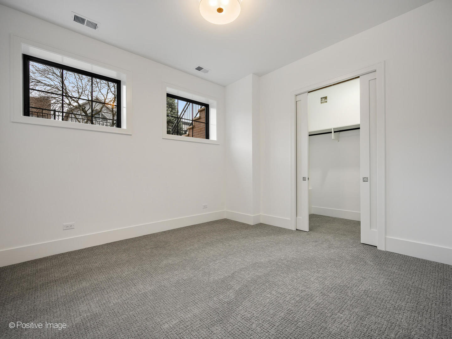 1228 W Wellington Avenue, Chicago, IL 60657