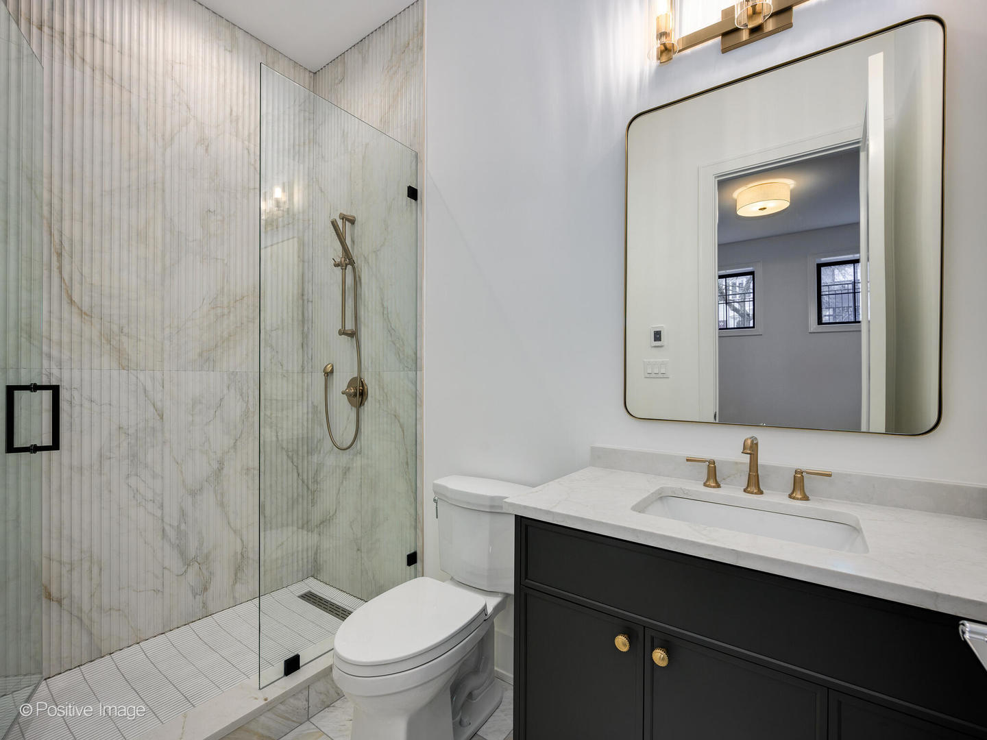 1228 W Wellington Avenue, Chicago, IL 60657