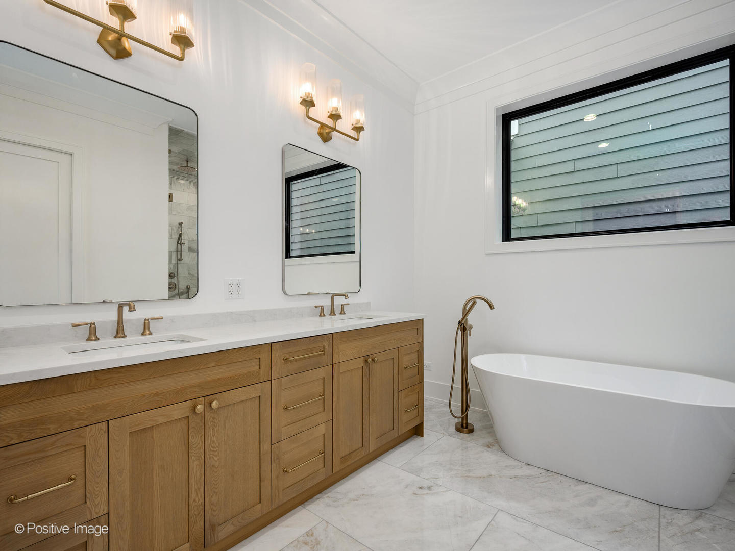 1228 W Wellington Avenue, Chicago, IL 60657