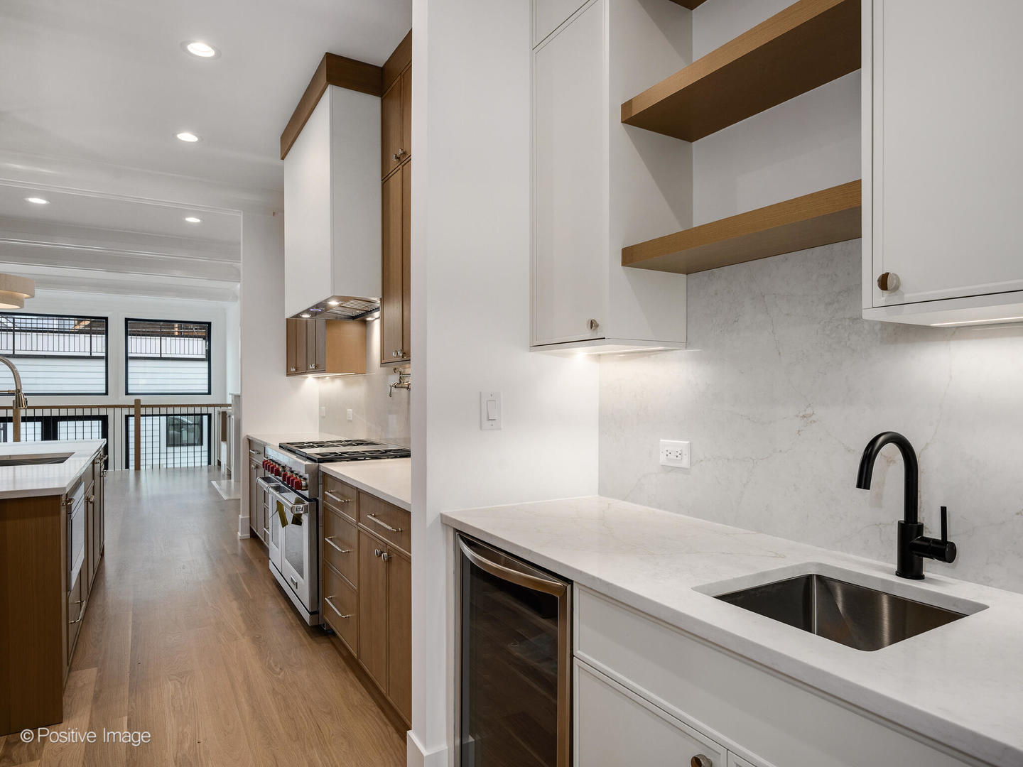 1228 W Wellington Avenue, Chicago, IL 60657