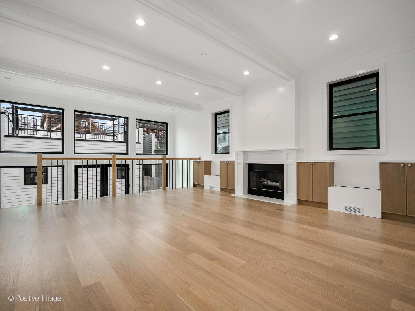 1228 W Wellington Avenue, Chicago, IL 60657