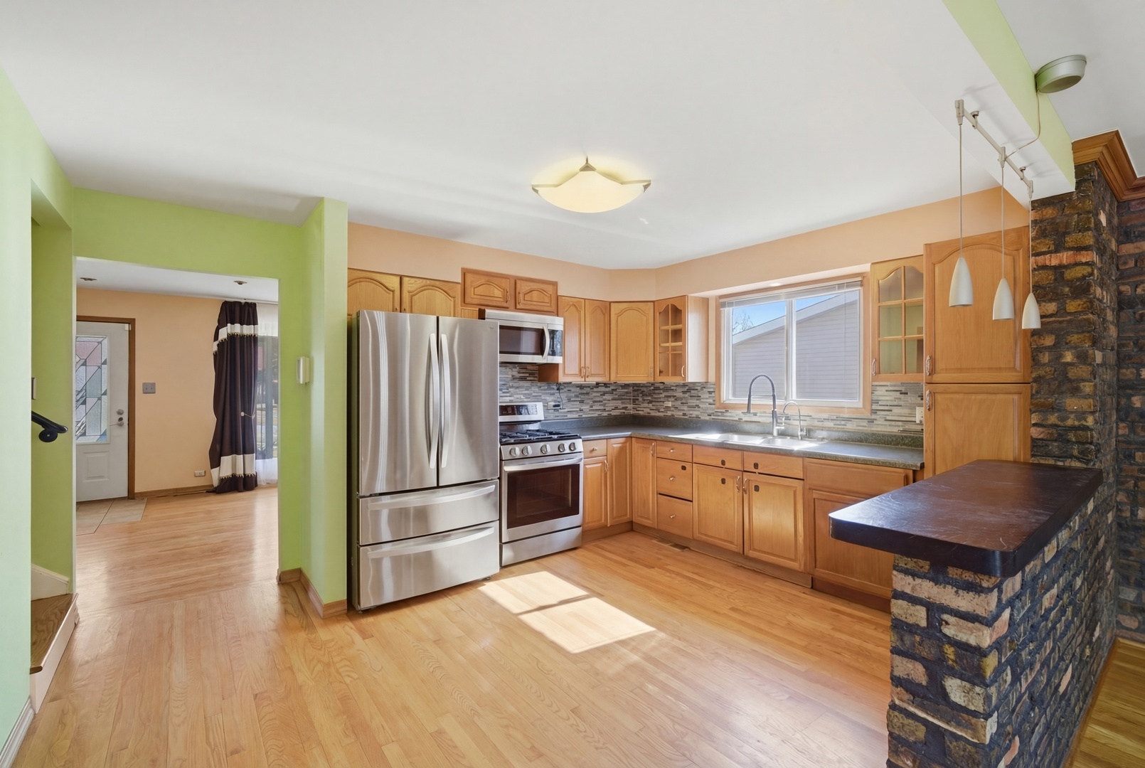 434 S Yale Avenue, Addison, IL 60101