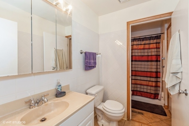 7050 Brighton Court #101, Woodridge, IL 60517