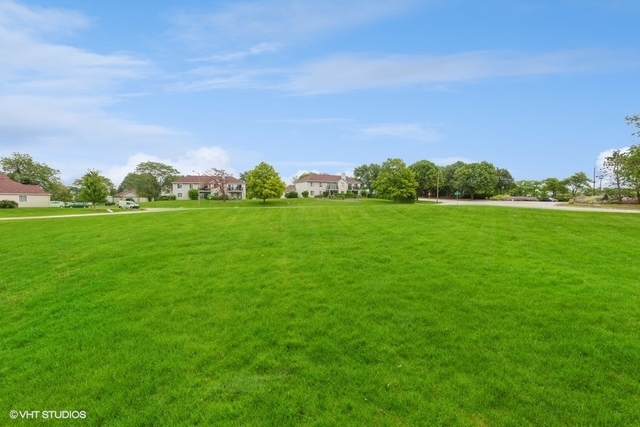 7050 Brighton Court #101, Woodridge, IL 60517