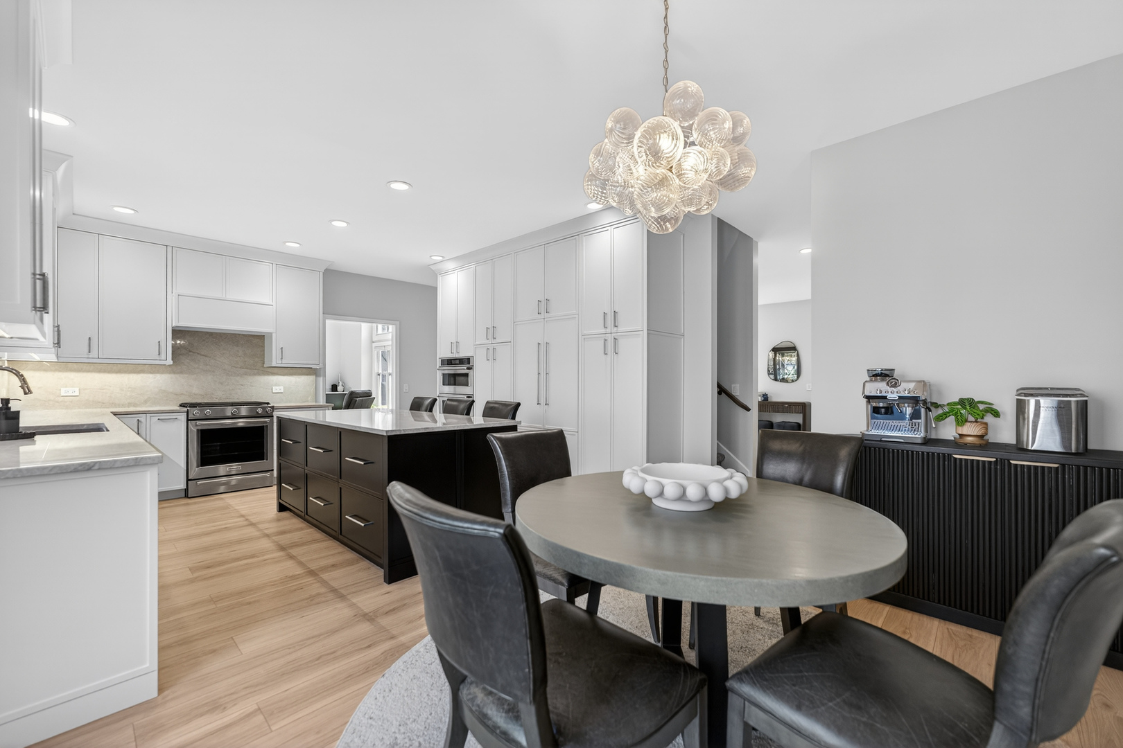 41W716 Hunters Hill Drive, St. Charles, IL 60175