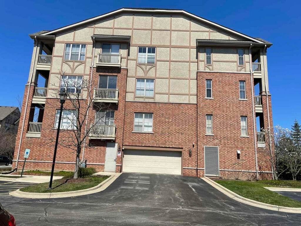 1739 Tudor Lane #303, Northbrook, IL 60062