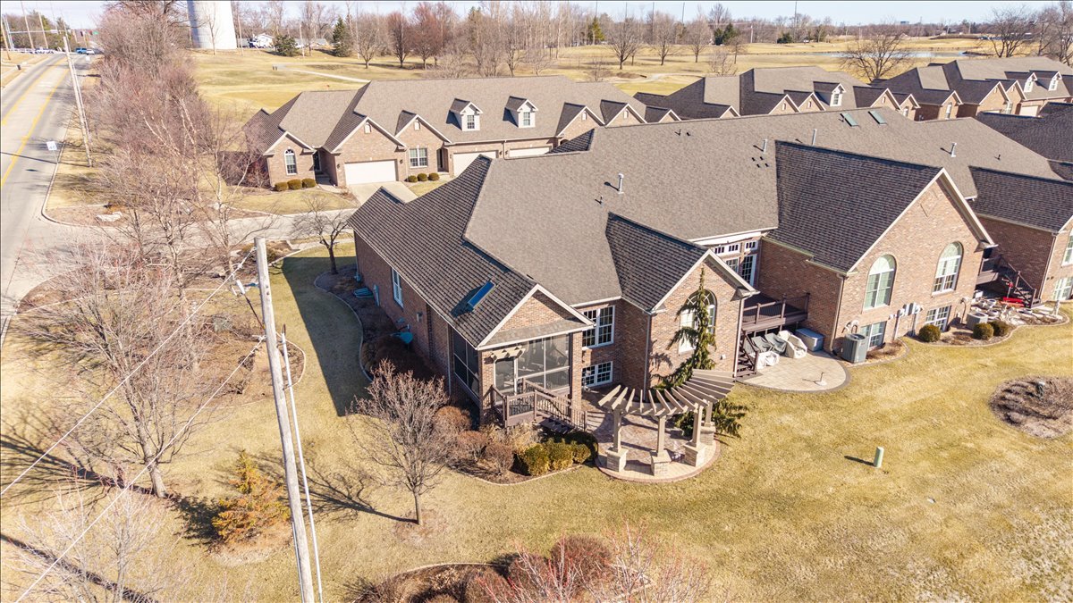 28 Prairie Vista Court, Bloomington, IL 61704