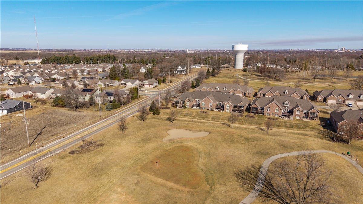 28 Prairie Vista Court, Bloomington, IL 61704