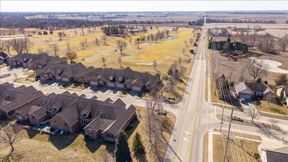 28 Prairie Vista Court, Bloomington, IL 61704