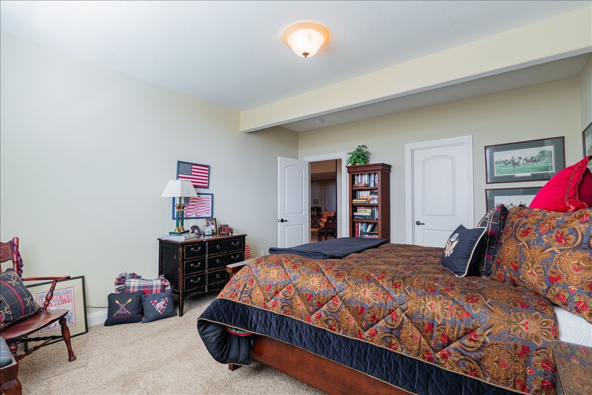 28 Prairie Vista Court, Bloomington, IL 61704