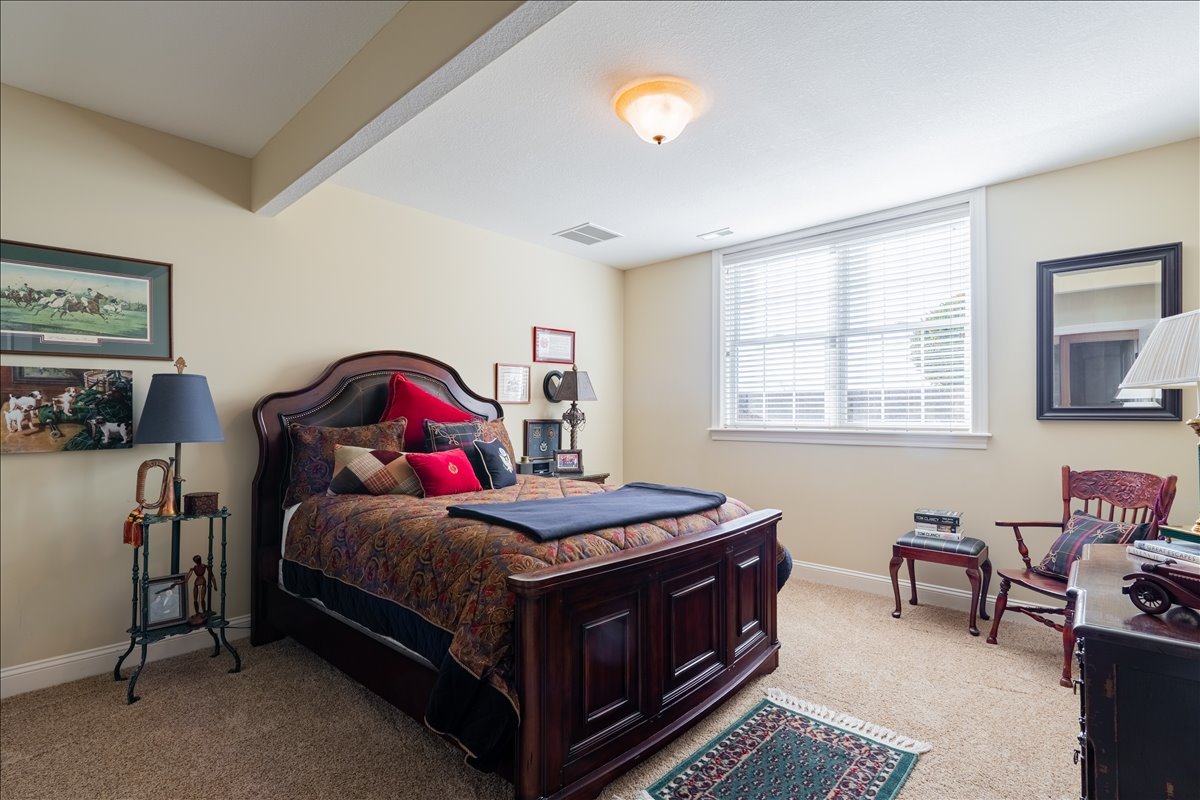 28 Prairie Vista Court, Bloomington, IL 61704