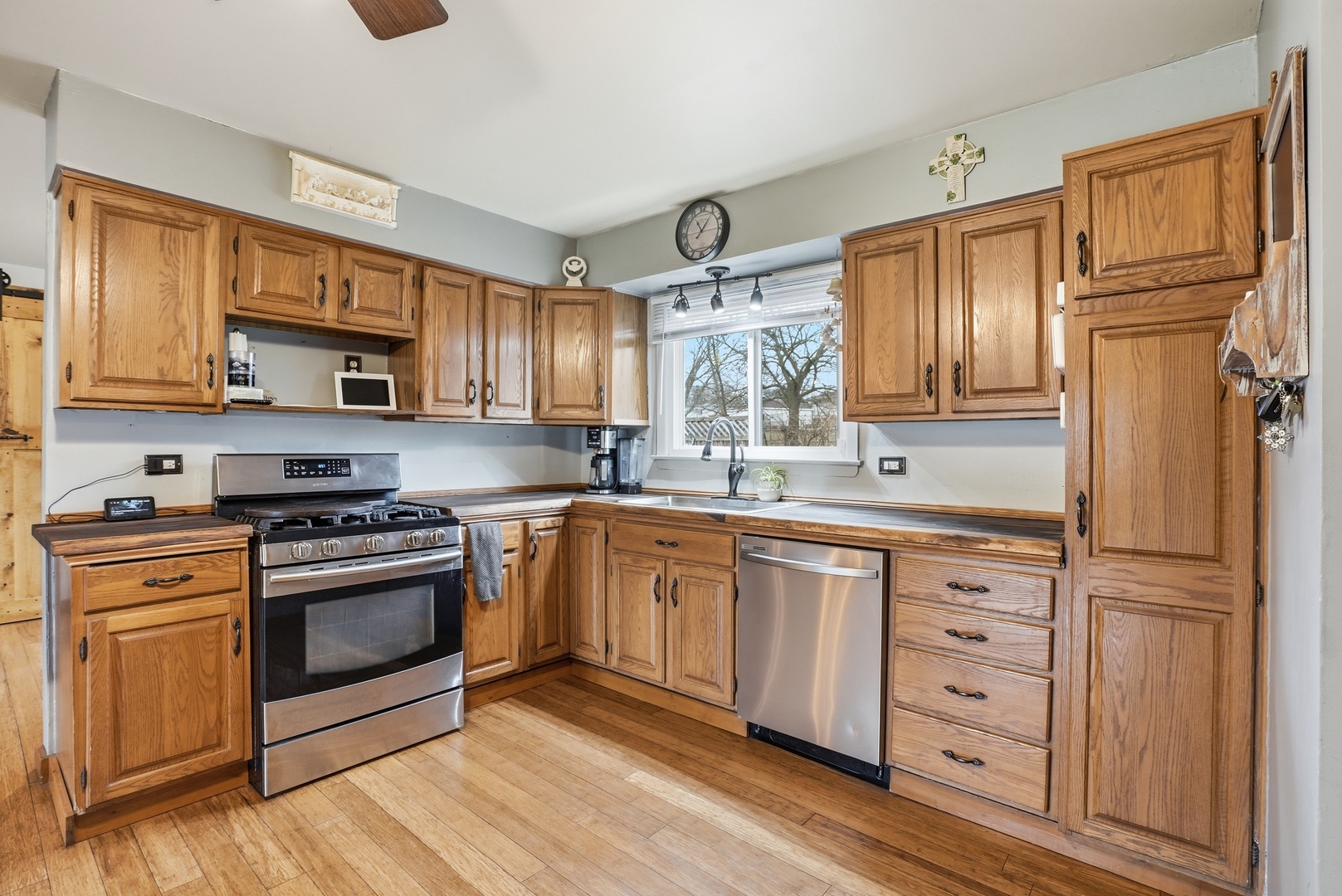 14756 Lorel Avenue, Oak Forest, IL 60452