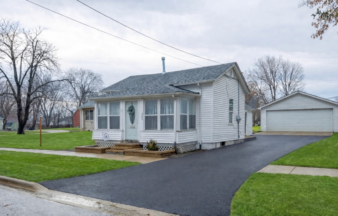 906 Grove Street, Aurora, IL 60505