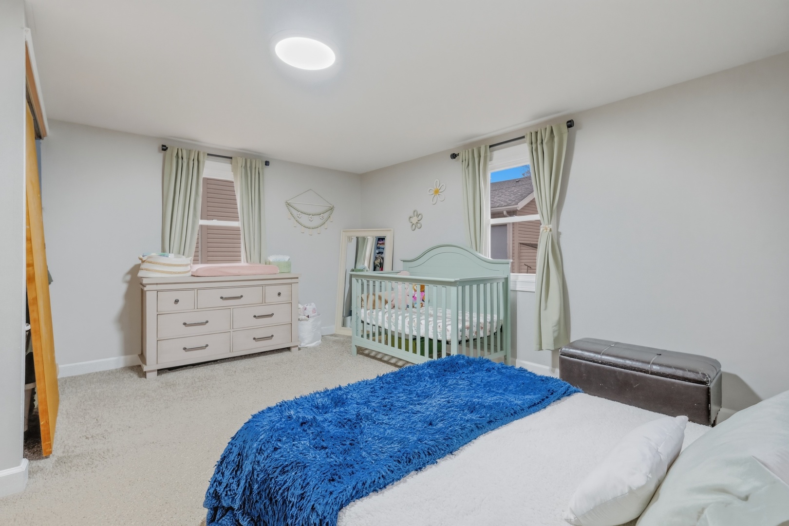 906 Grove Street, Aurora, IL 60505