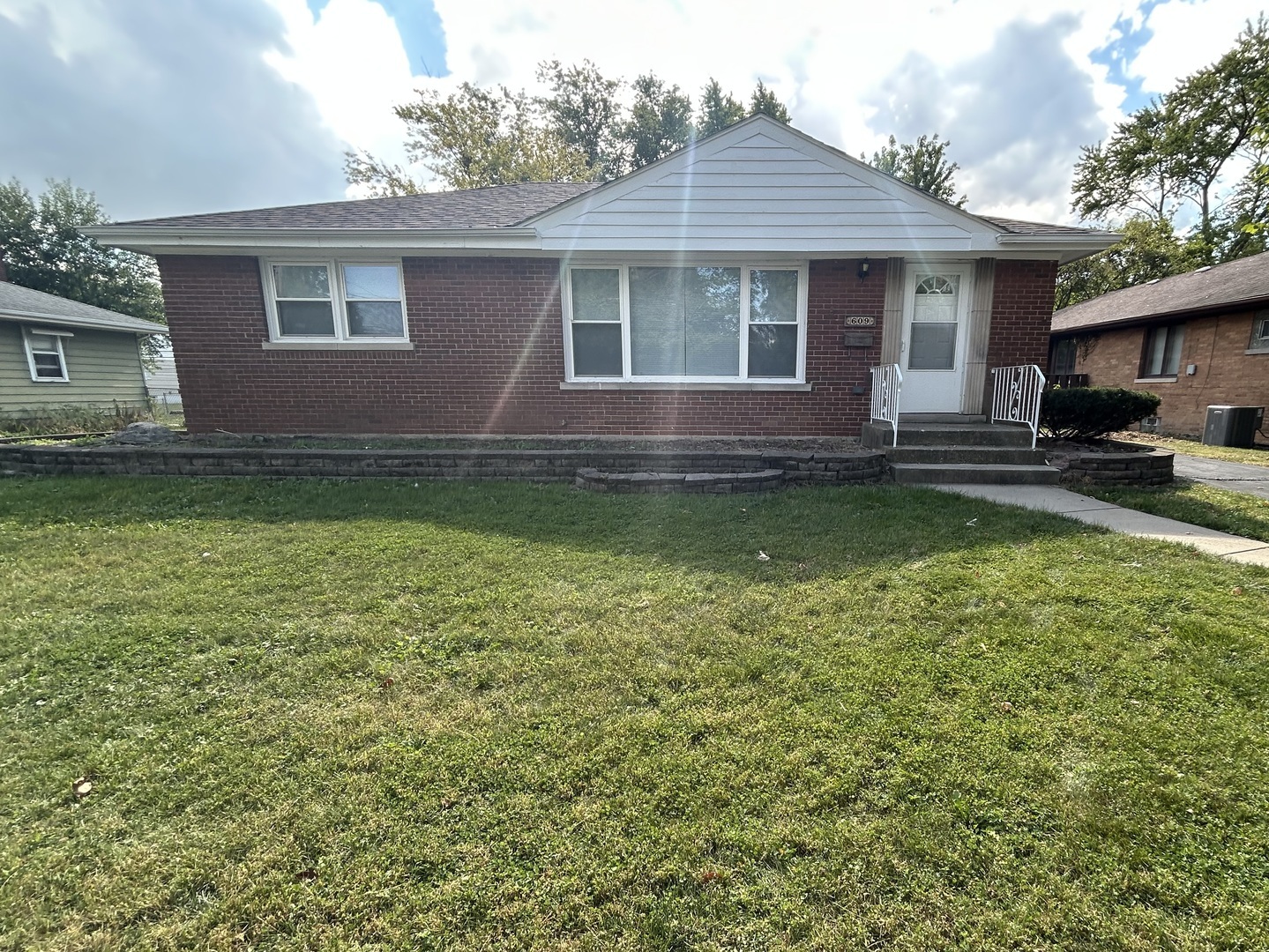 609 E 160th Place, South Holland, IL 60473