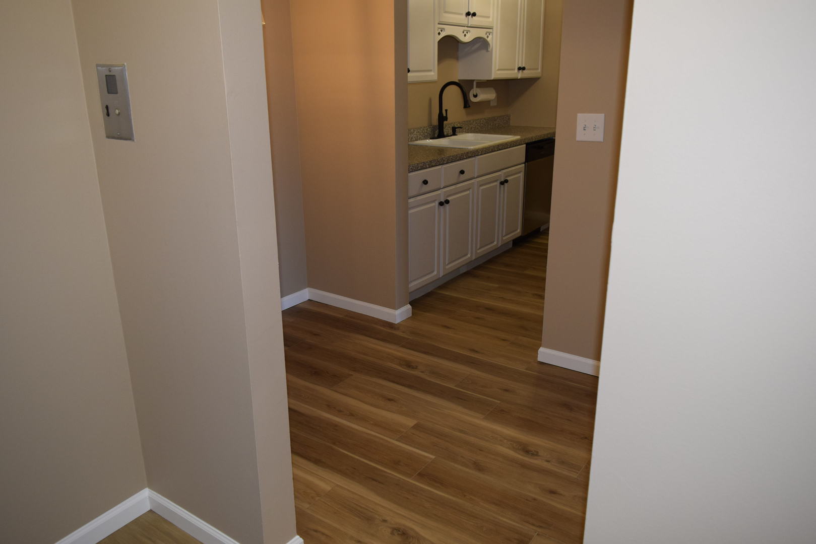 400 Ascot Drive #3M, Park Ridge, IL 60068