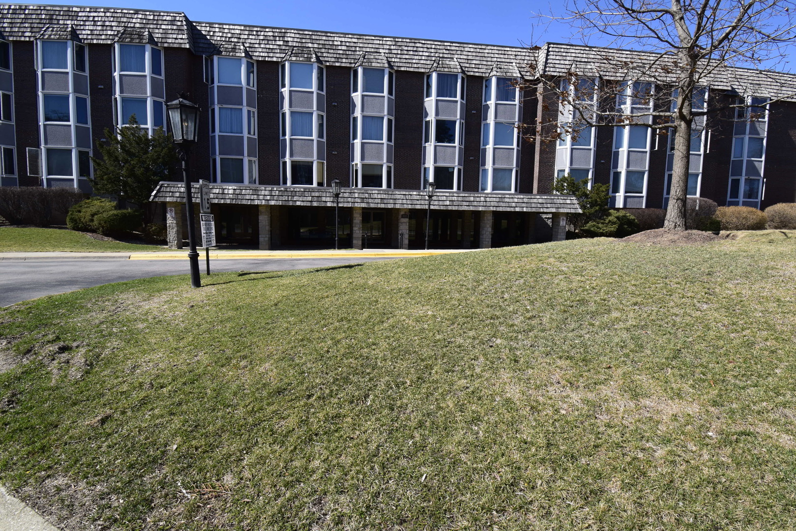 400 Ascot Drive #3M, Park Ridge, IL 60068