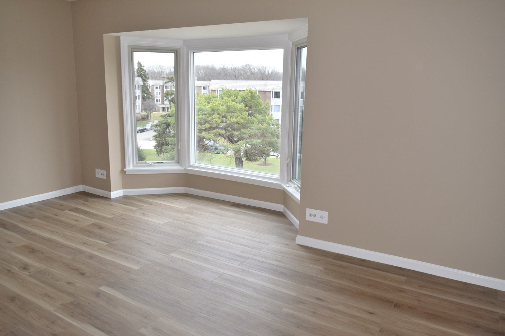 400 Ascot Drive #3M, Park Ridge, IL 60068