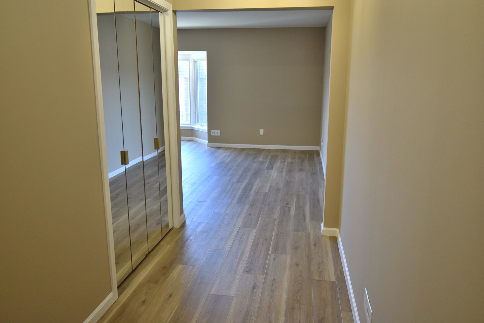 400 Ascot Drive #3M, Park Ridge, IL 60068