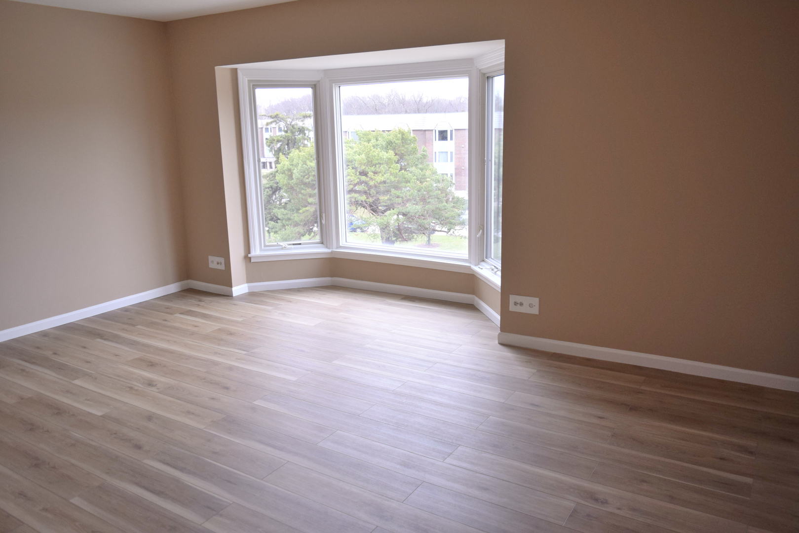 400 Ascot Drive #3M, Park Ridge, IL 60068