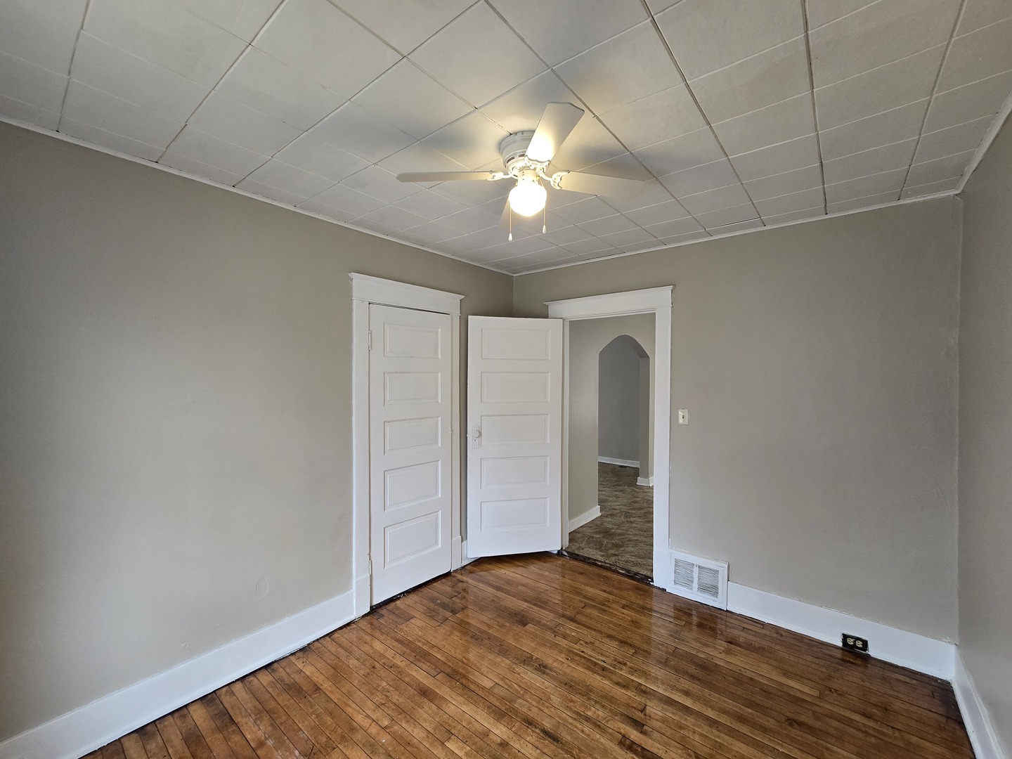 16018 Loomis Avenue, Harvey, IL 60426