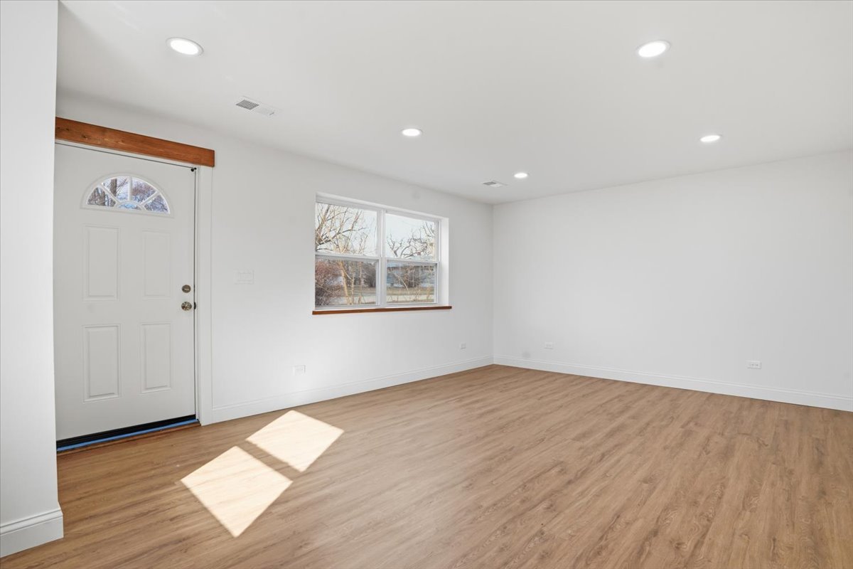 2407 Horeb Avenue, Zion, IL 60099