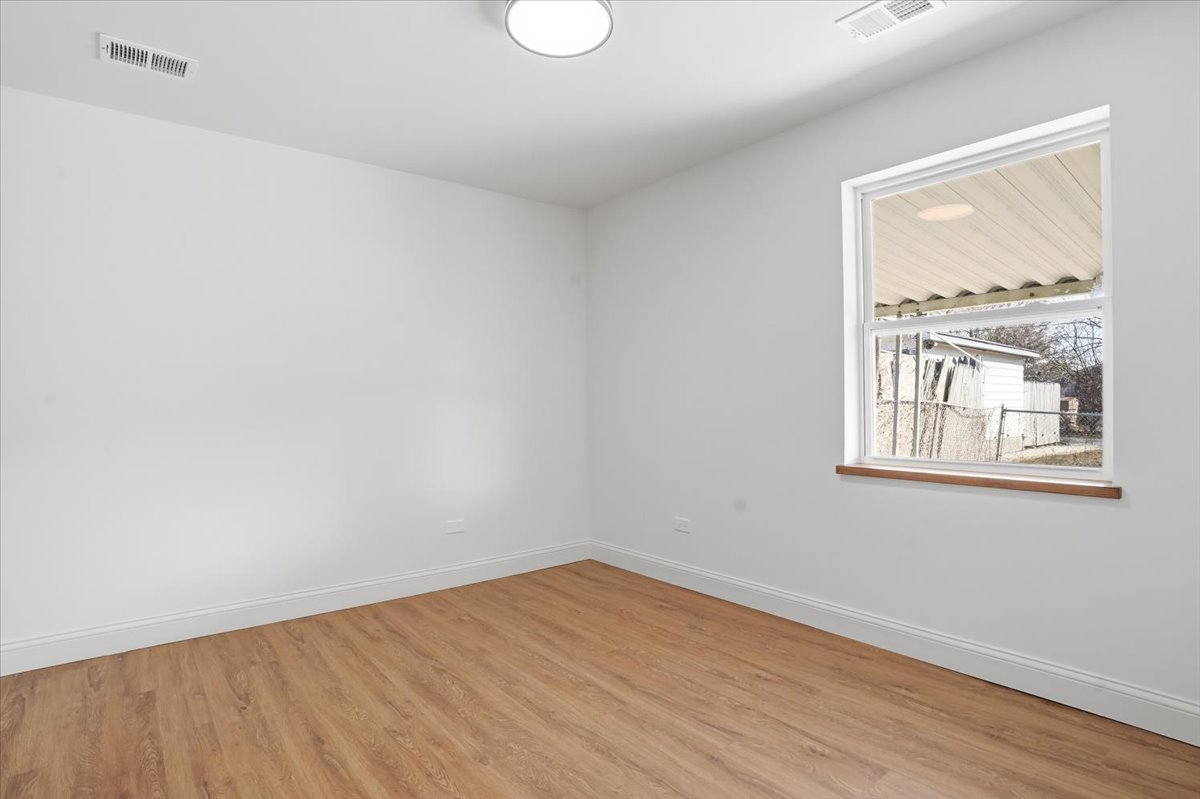 2407 Horeb Avenue, Zion, IL 60099