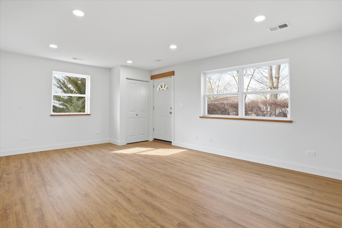 2407 Horeb Avenue, Zion, IL 60099