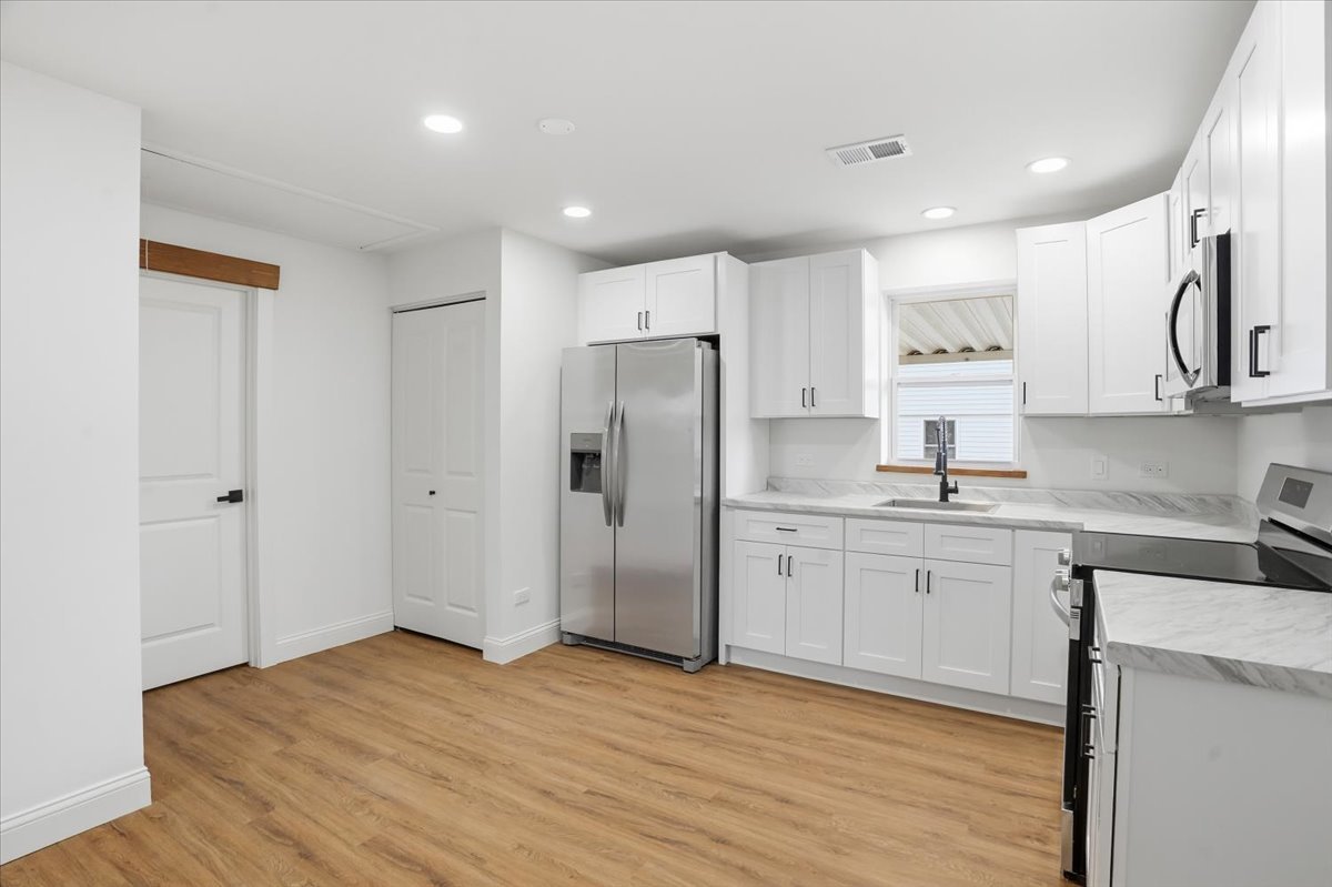 2407 Horeb Avenue, Zion, IL 60099