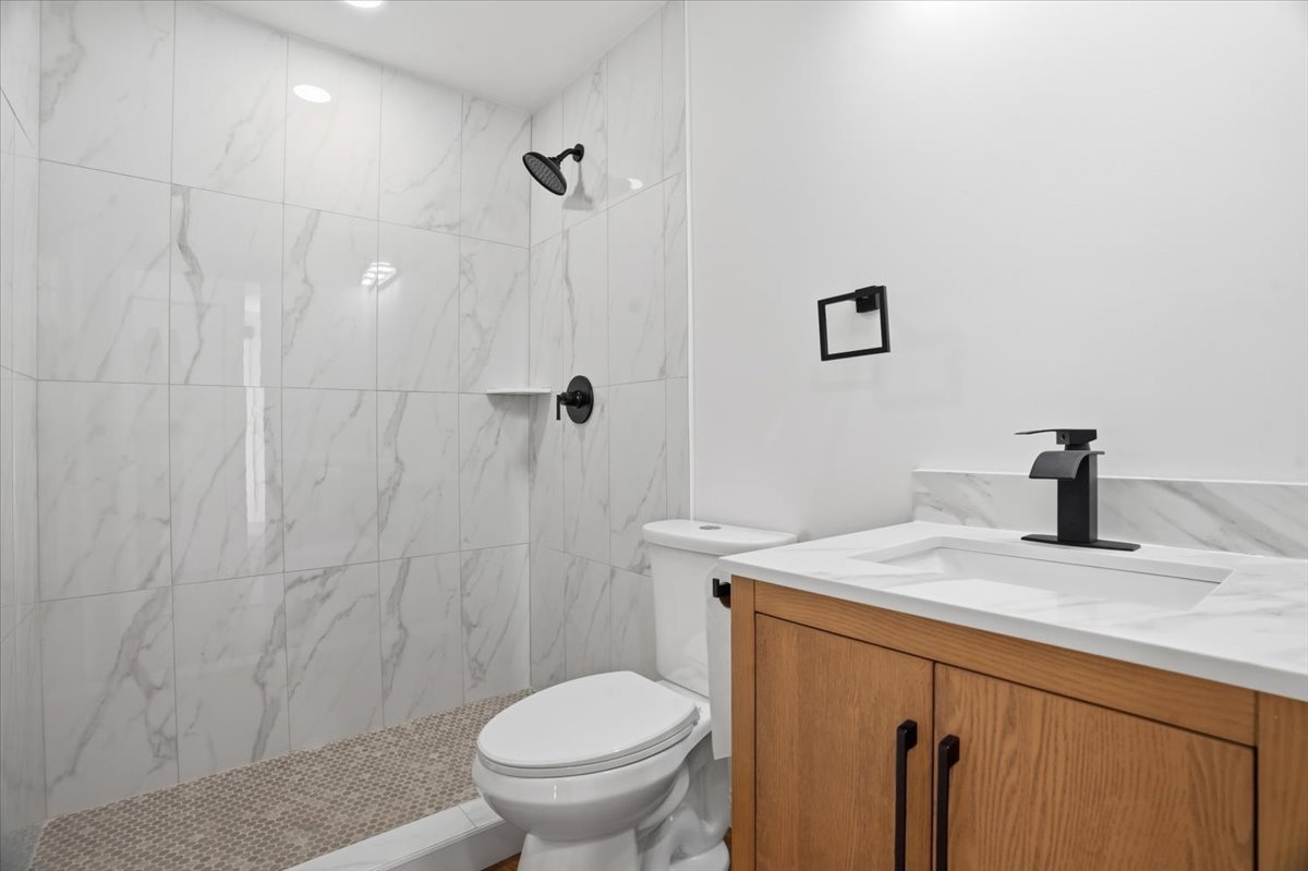 2407 Horeb Avenue, Zion, IL 60099