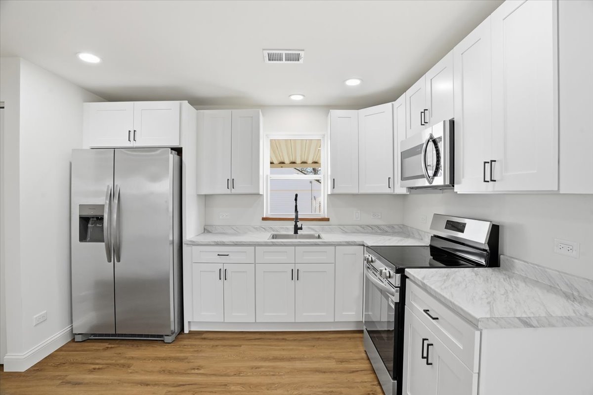 2407 Horeb Avenue, Zion, IL 60099