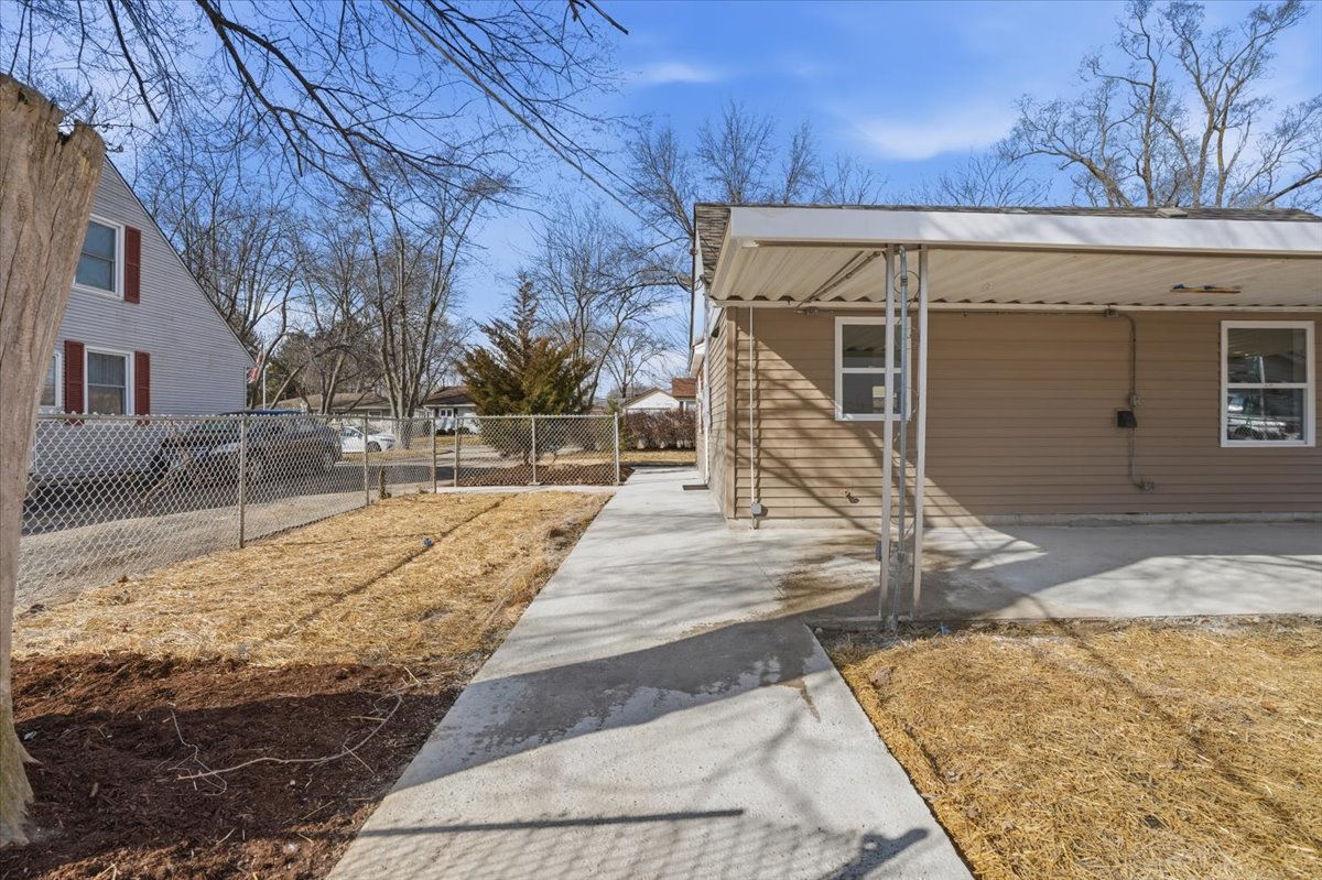 2407 Horeb Avenue, Zion, IL 60099