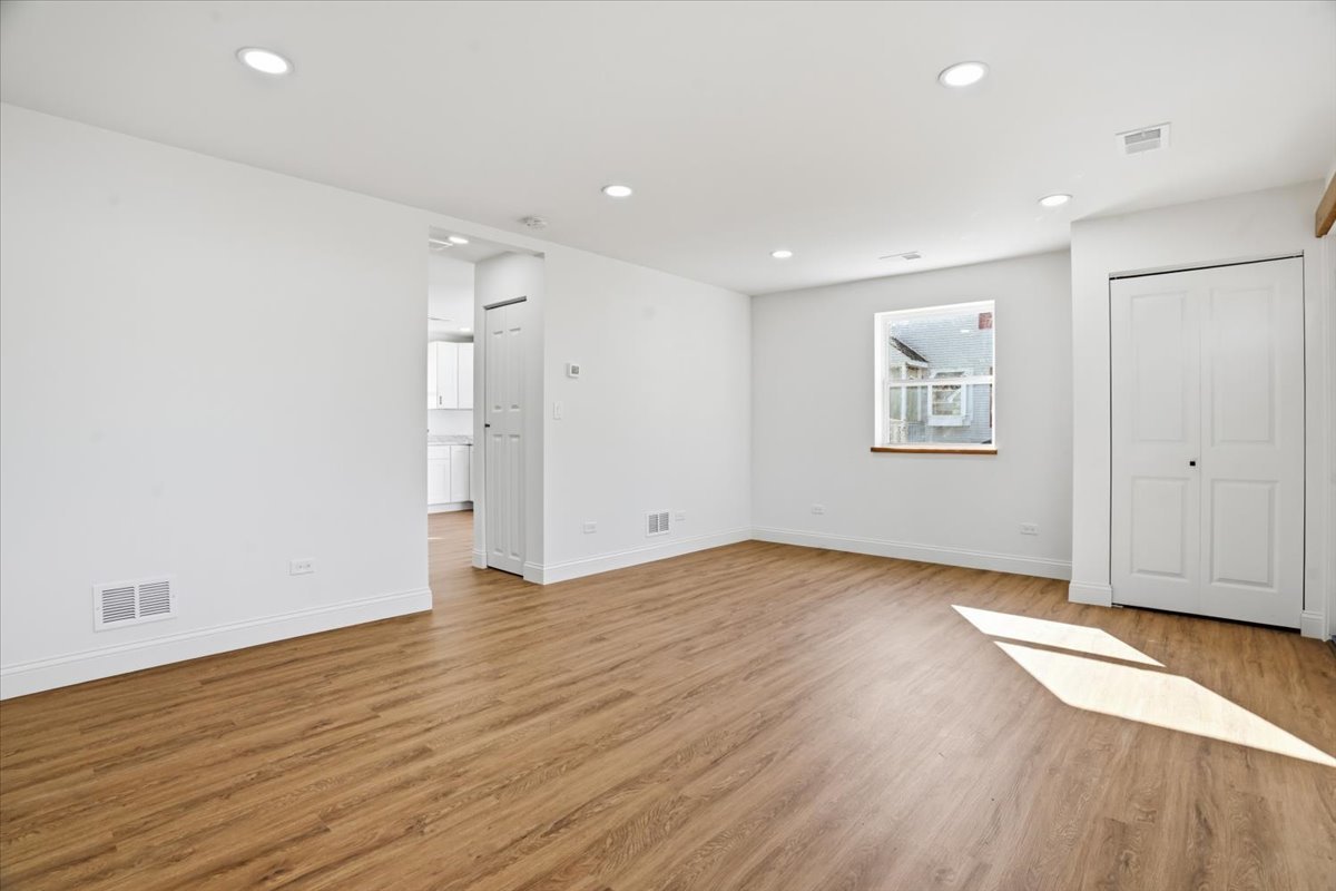 2407 Horeb Avenue, Zion, IL 60099