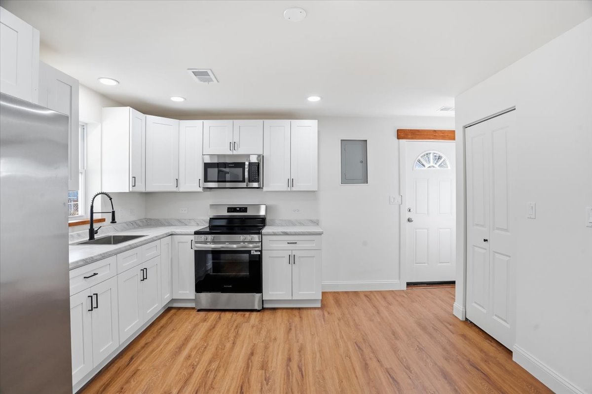 2407 Horeb Avenue, Zion, IL 60099