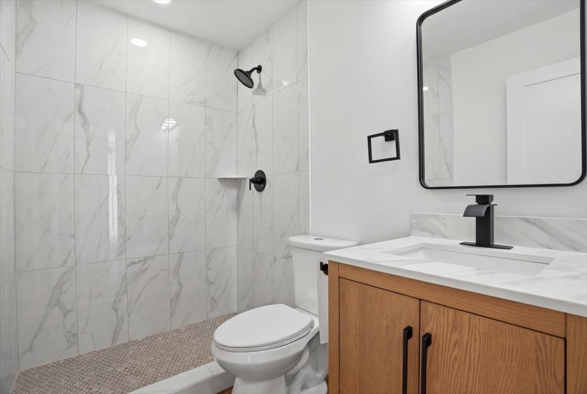 2407 Horeb Avenue, Zion, IL 60099