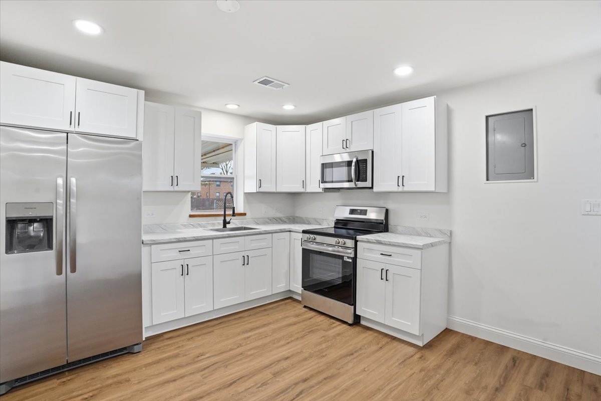 2407 Horeb Avenue, Zion, IL 60099