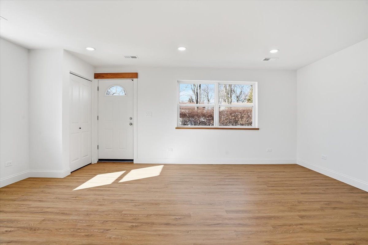 2407 Horeb Avenue, Zion, IL 60099