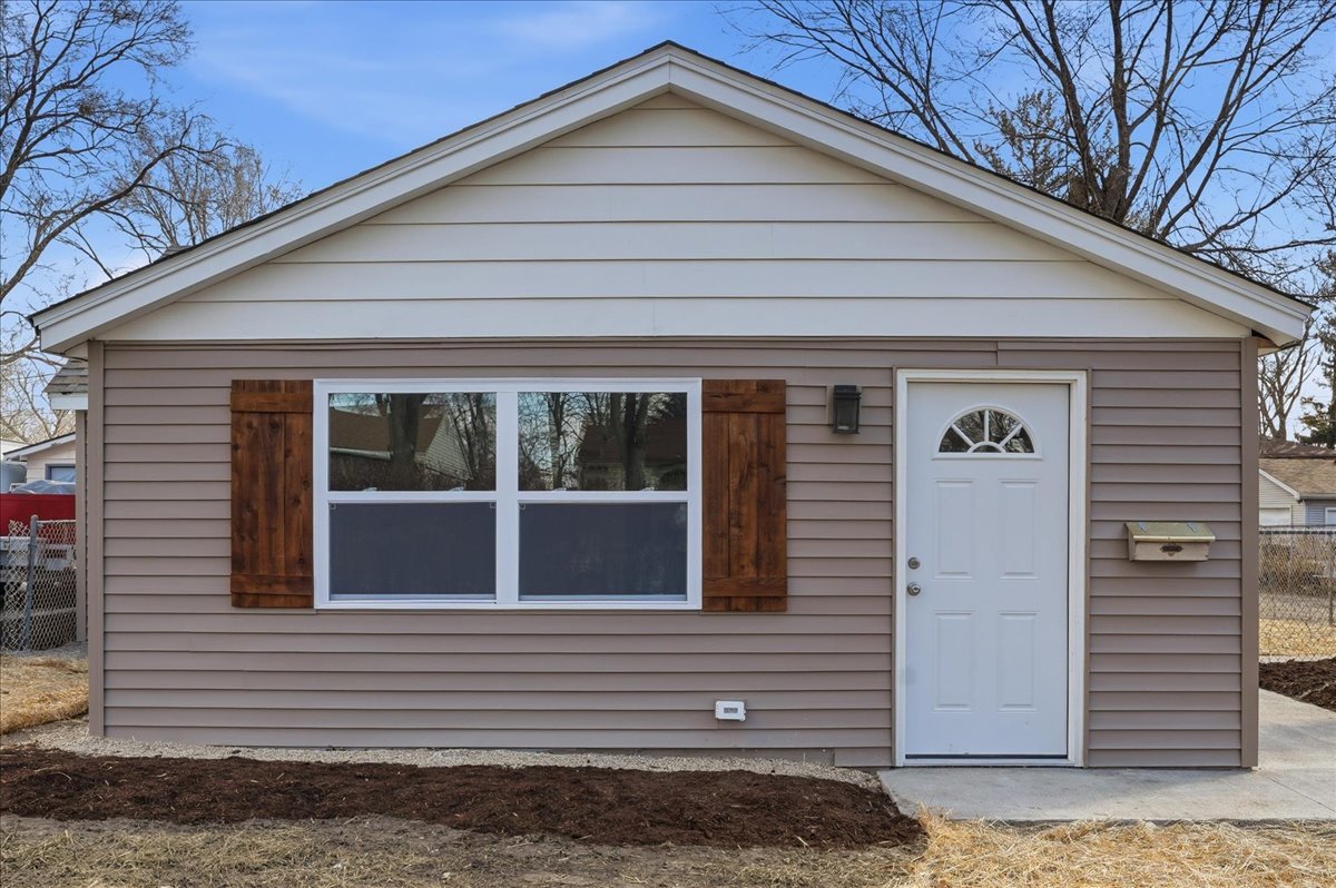 2407 Horeb Avenue, Zion, IL 60099