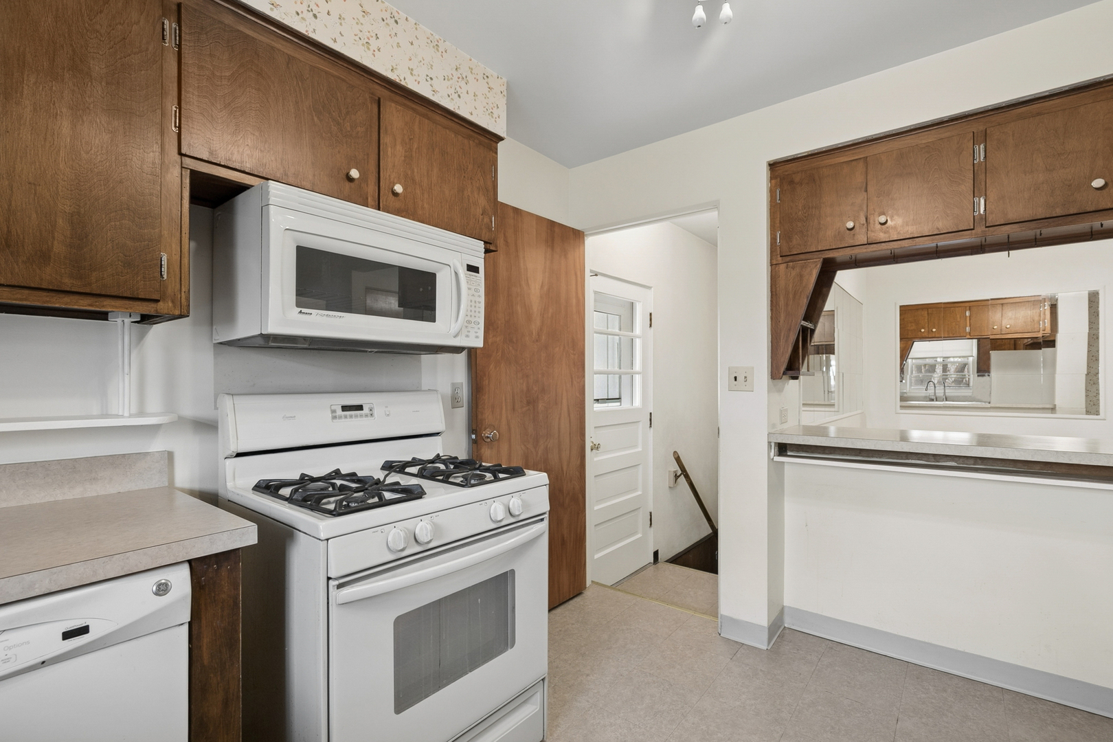 535 N McAree Road, Waukegan, IL 60085