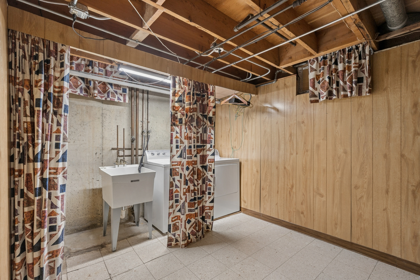 535 N McAree Road, Waukegan, IL 60085