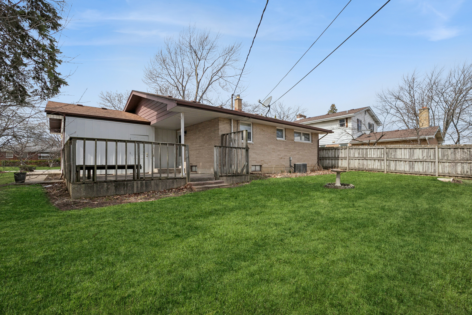 535 N McAree Road, Waukegan, IL 60085