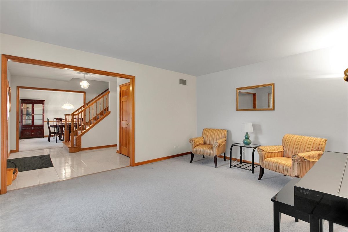 311 Millcreek Lane, Naperville, IL 60540