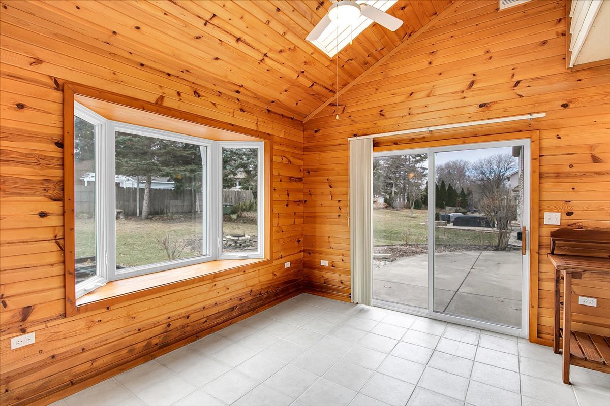 311 Millcreek Lane, Naperville, IL 60540