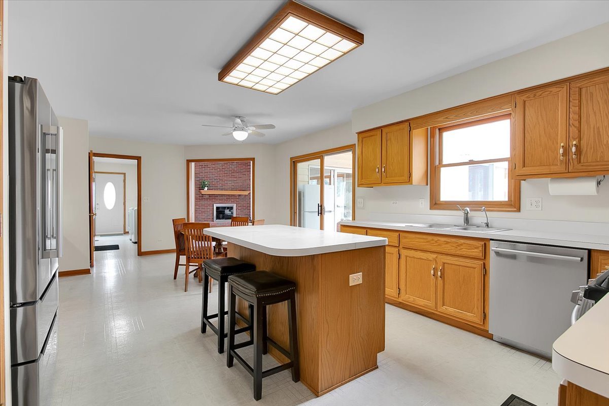 311 Millcreek Lane, Naperville, IL 60540