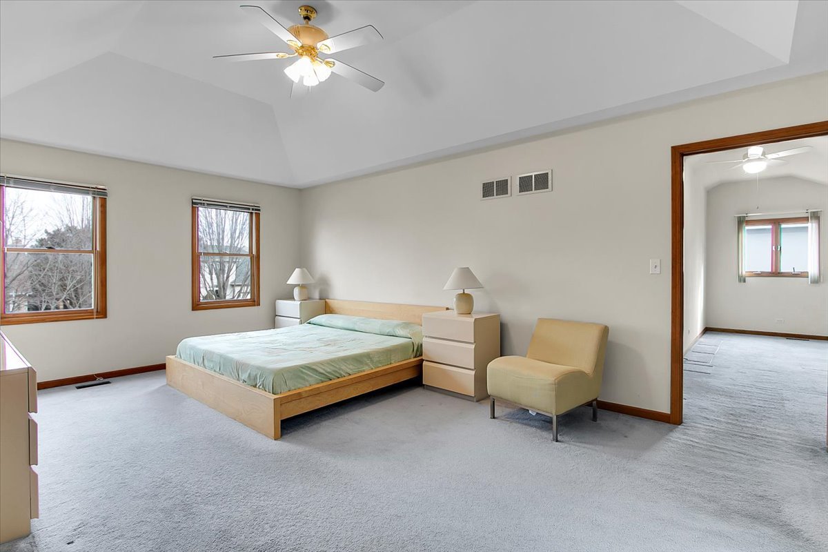 311 Millcreek Lane, Naperville, IL 60540